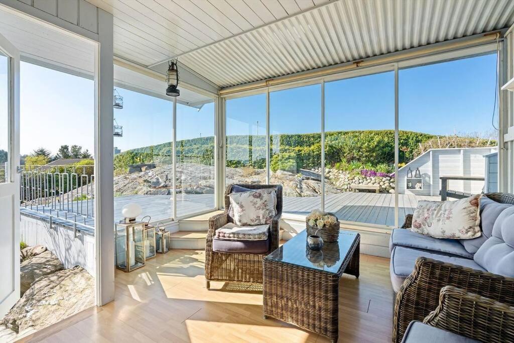 Large Home In Sola Tananger Exterior photo
