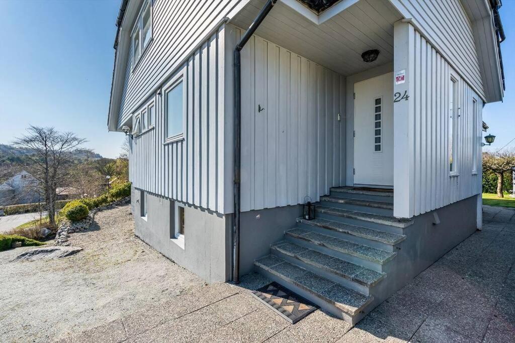 Large Home In Sola Tananger Exterior photo
